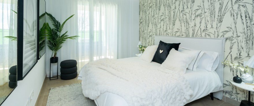 Helle Wohnung mit Terrasse und Golfblick, Estepona, Spanien