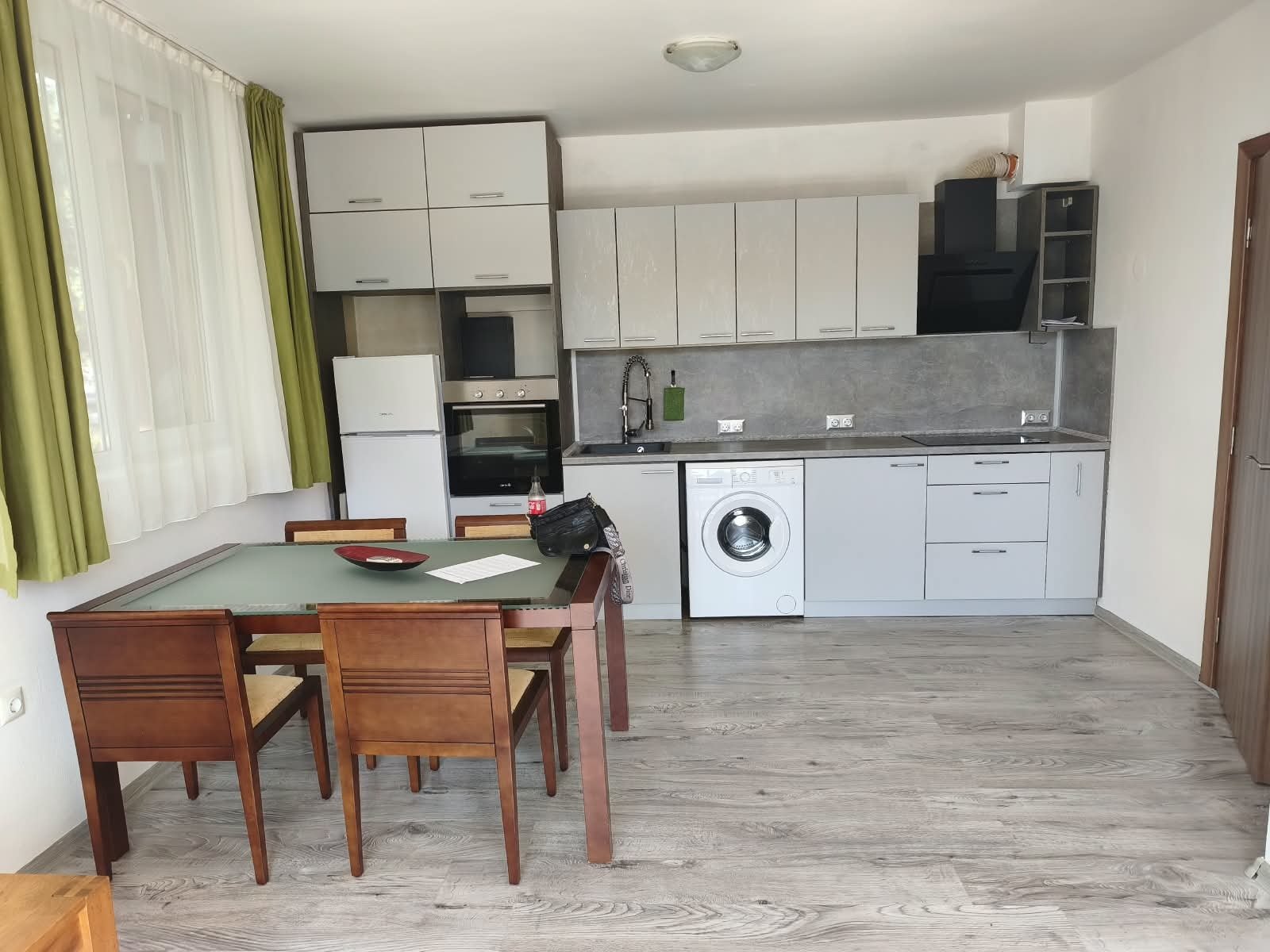 Appartamento di 2 stanze in affitto a lungo termine nel Château Aheloy, Sunny Beach, Bulgaria