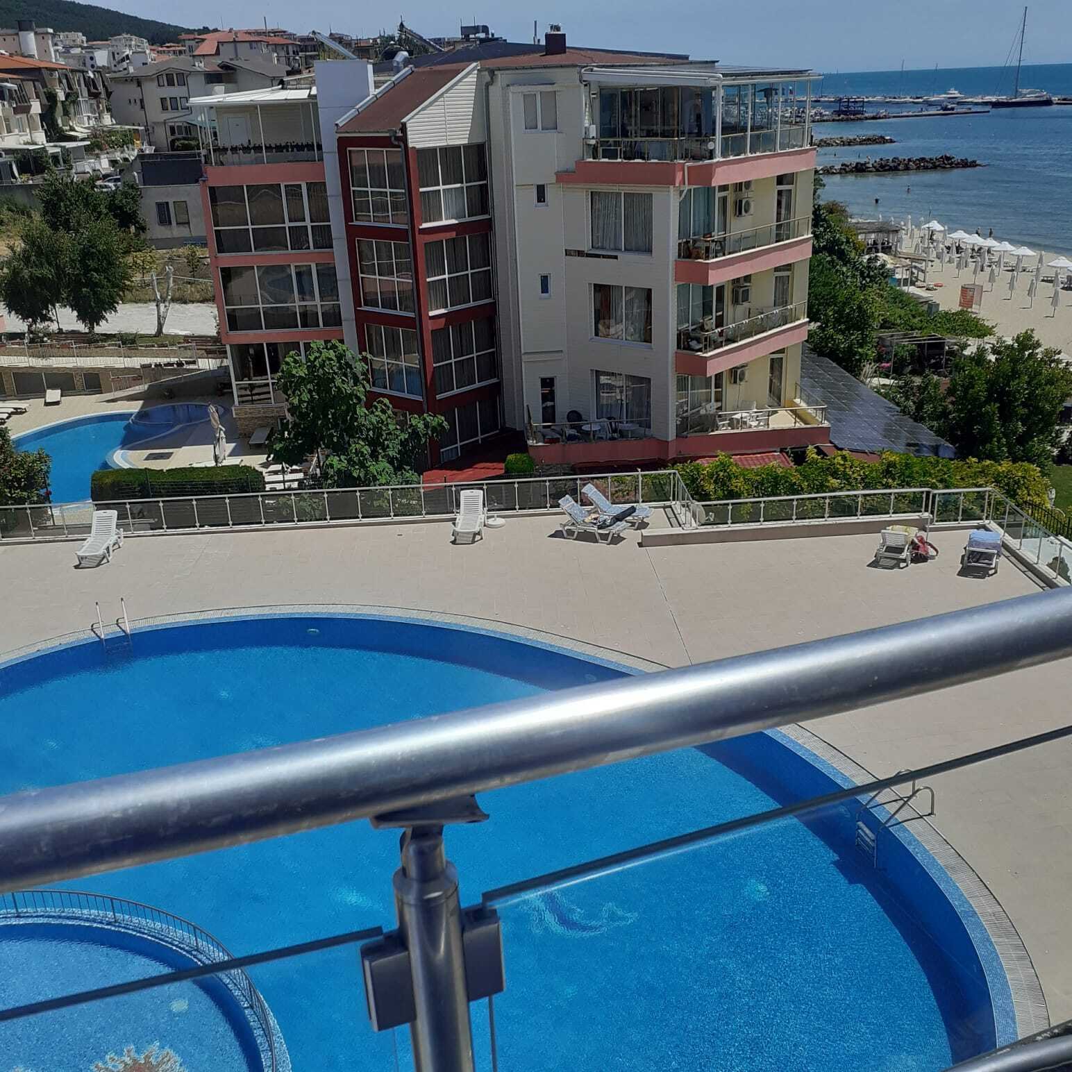 🌊 Appartamento di 3 camere con vista mare nel complesso Lucky-2 – Sveti Vlas