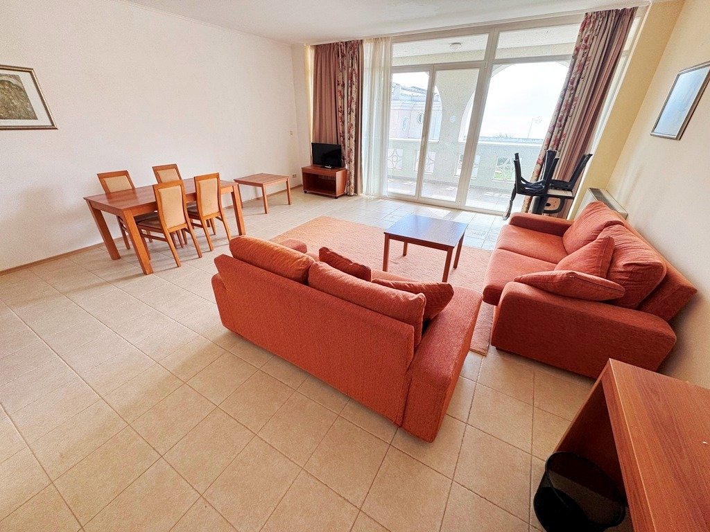Appartamento con 2 camere da letto in prima linea sul mare nel complesso Sunset Resort a Pomorie, Bulgaria