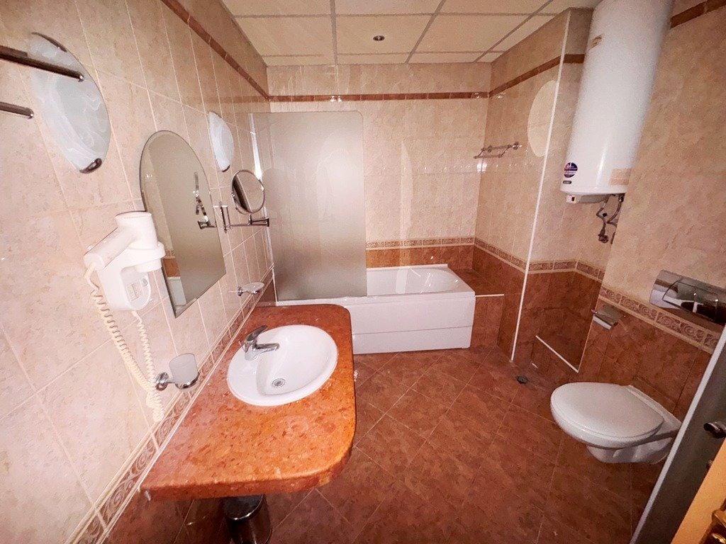 Appartamento con 2 camere da letto in prima linea sul mare nel complesso Sunset Resort a Pomorie, Bulgaria