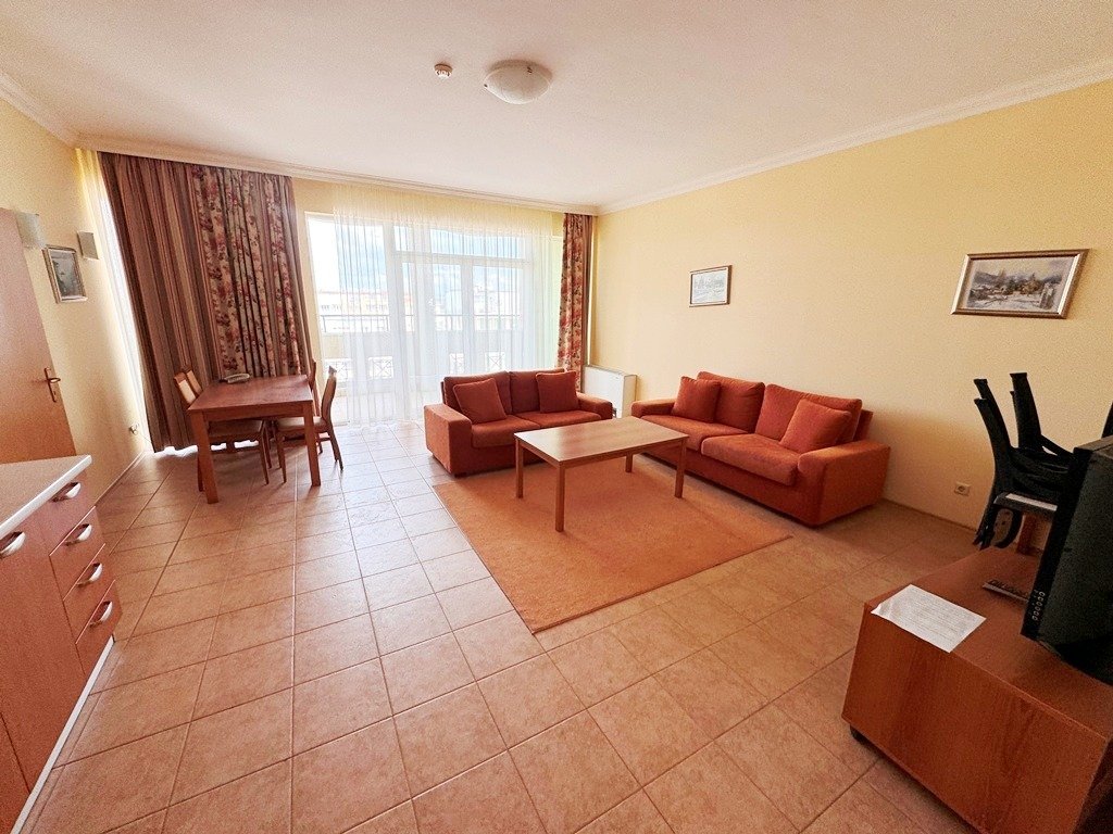 Appartamento di 3 camere in prima linea sul mare al Sunset Resort a Pomorie, Bulgaria