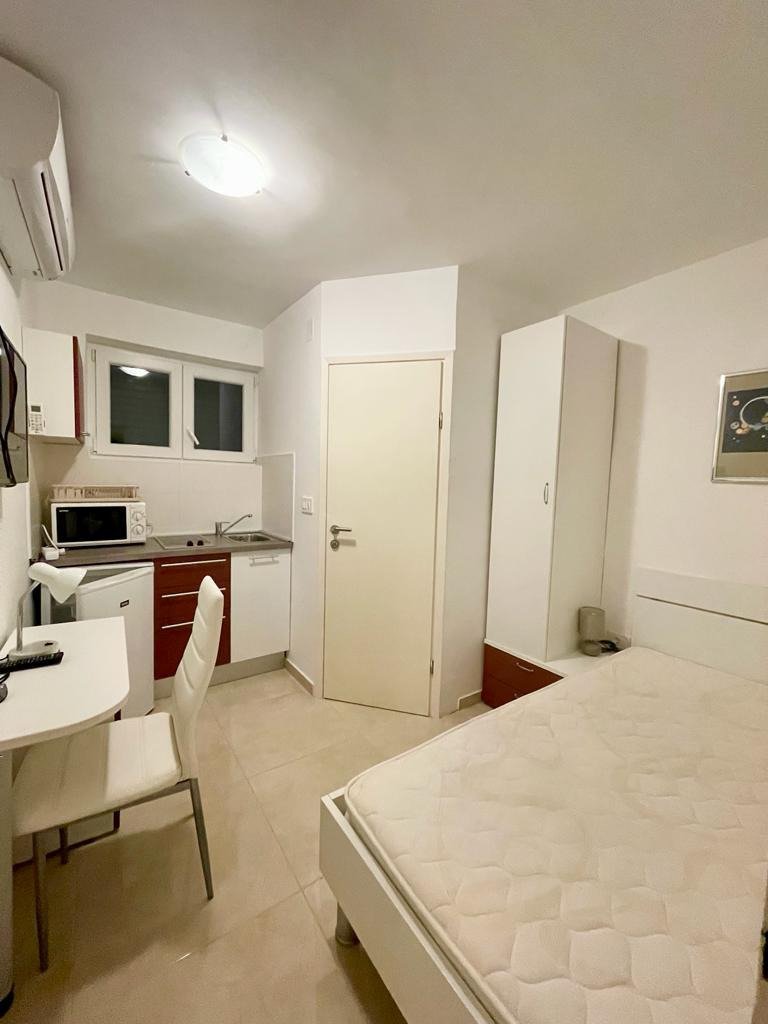 Anlageobjekt: Mehrfamilienhaus 70 m vom Meer entfernt mit Meerblick in Tisno