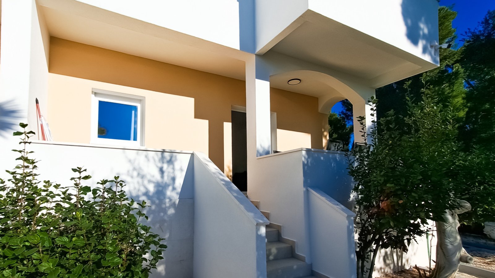 Zwei sonnige Apartments mit direktem Strandzugang und Garten auf der Insel Vir