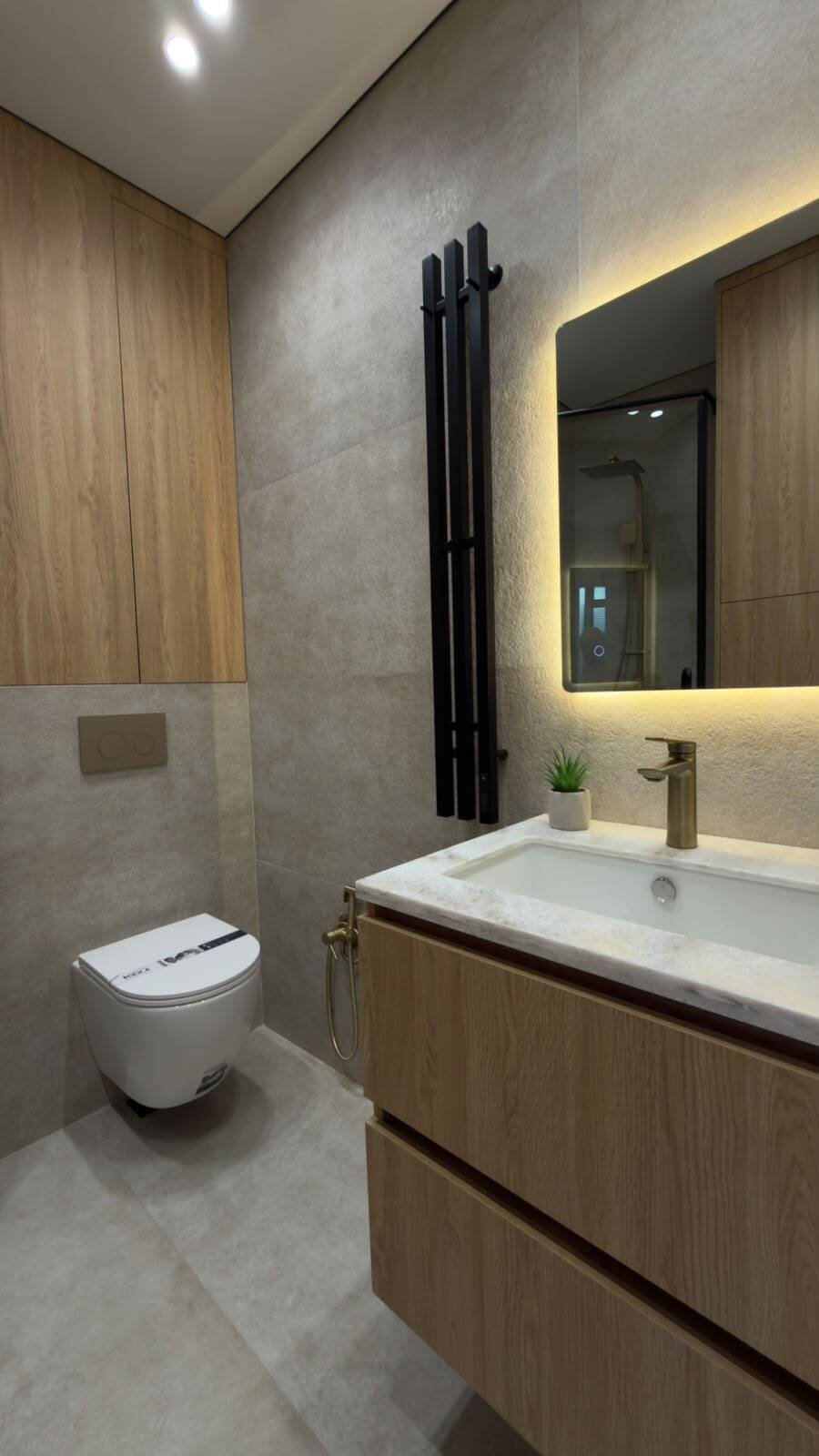 Designer-Appartamento ristrutturato con due camere da letto in prima linea sul mare – Batumi, Georgia – A pochi passi dalla spiaggia