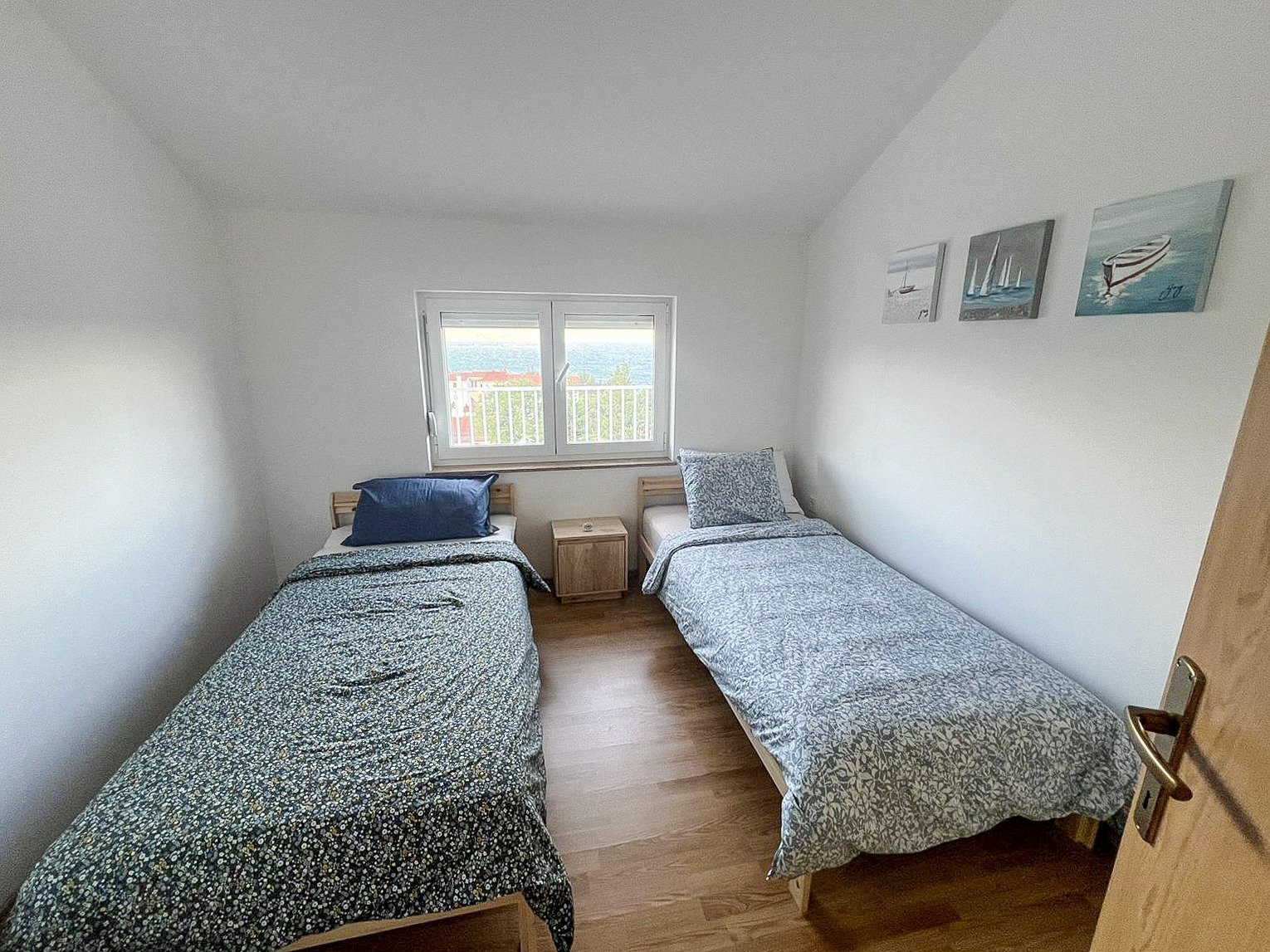 Helle Dachgeschosswohnung mit Terrasse und Meerblick, Starigrad, Kroatien