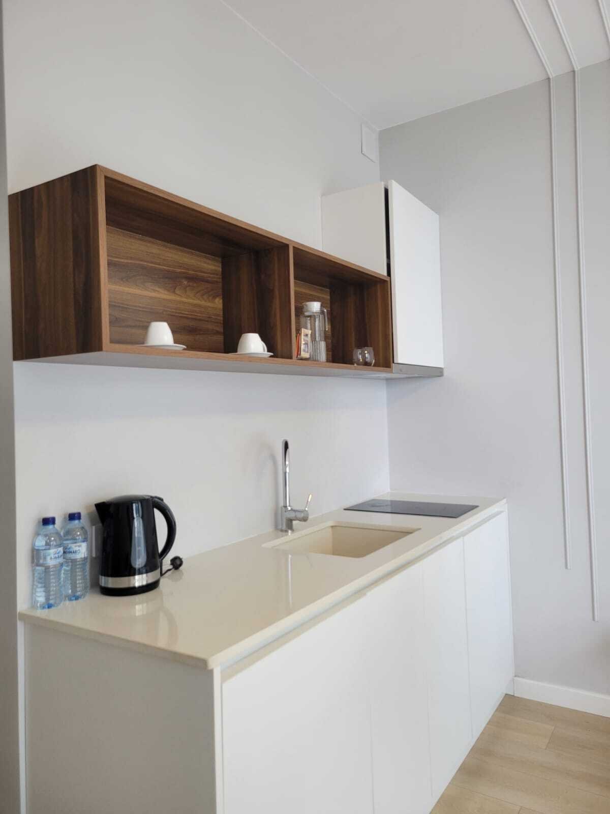 Monolocale moderno arredato – Batumi, Georgia – Vista mare e balcone privato