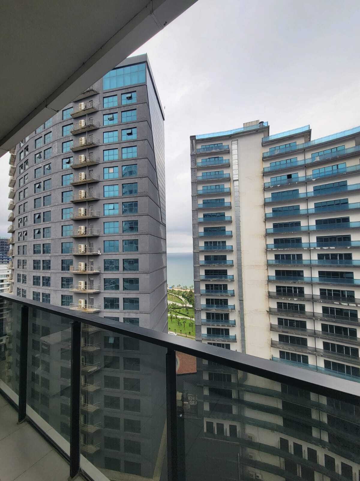 Monolocale moderno arredato – Batumi, Georgia – Vista mare e balcone privato