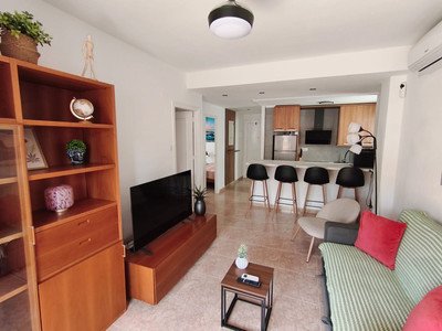 Renoviertes Penthouse mit Südterrasse und Pool 700 m vom Strand, Torrevieja, Spanien
