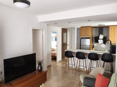 Renoviertes Penthouse mit Südterrasse und Pool 700 m vom Strand, Torrevieja, Spanien