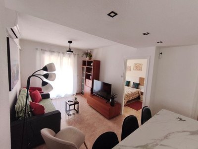 Renoviertes Penthouse mit Südterrasse und Pool 700 m vom Strand, Torrevieja, Spanien