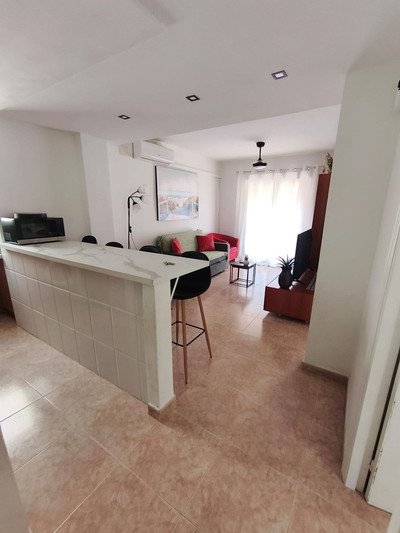 Renoviertes Penthouse mit Südterrasse und Pool 700 m vom Strand, Torrevieja, Spanien
