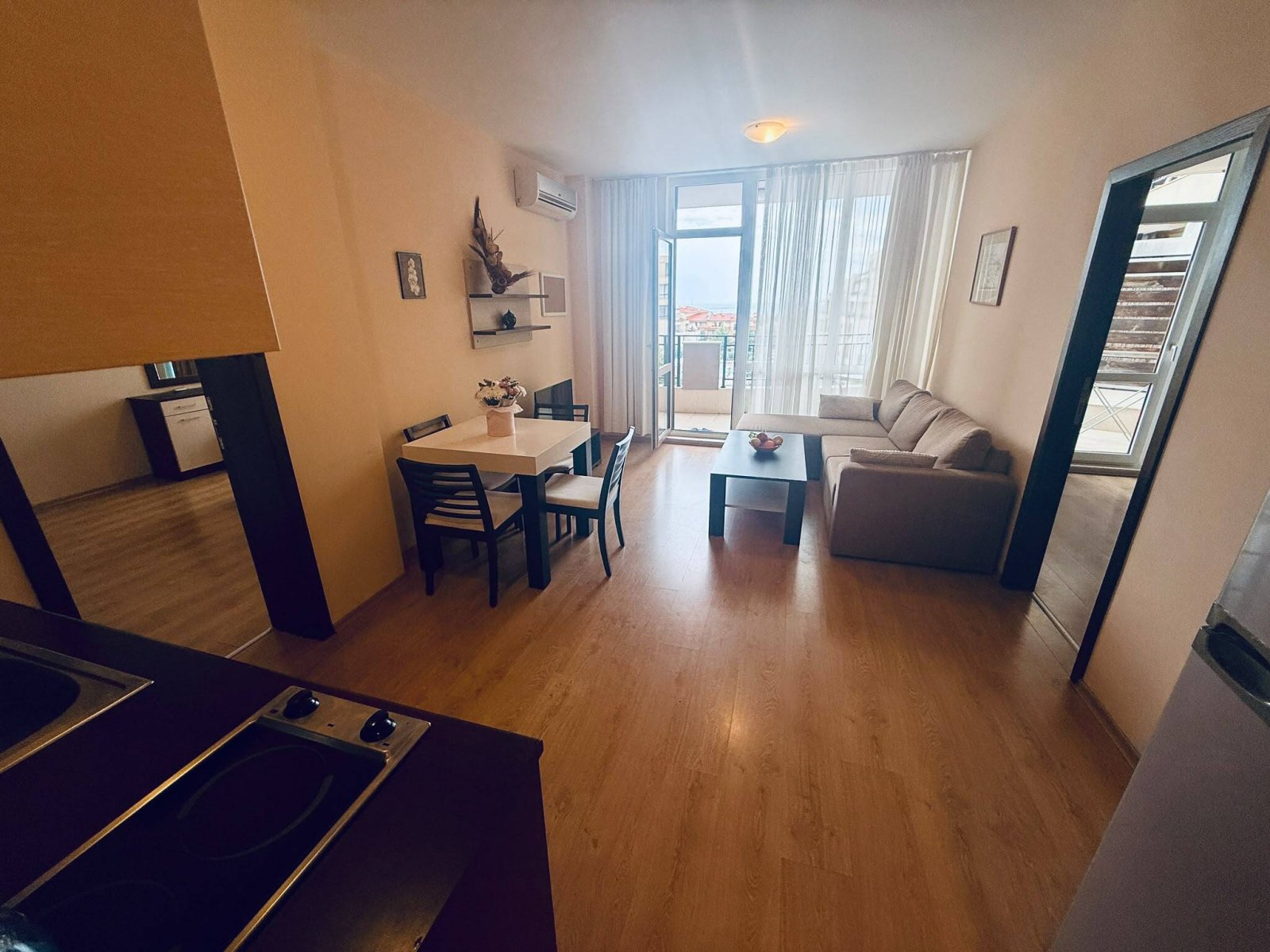 Appartamento con due camere da letto con vista mare e piscina nel complesso Luxor a Sweti Wlas, Bulgaria