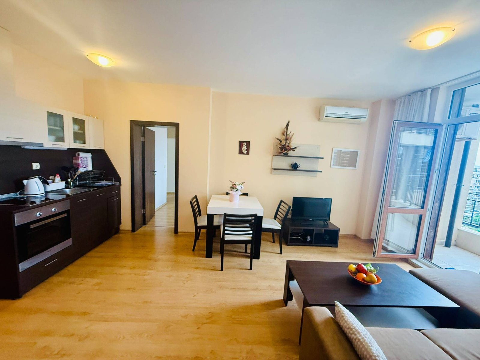 Appartamento con due camere da letto con vista mare e piscina nel complesso Luxor a Sweti Wlas, Bulgaria