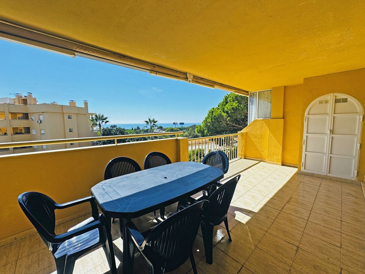 Helle Wohnung mit Meerblick, 21 m² Terrasse und Swimmingpool, Calahonda, Spanien