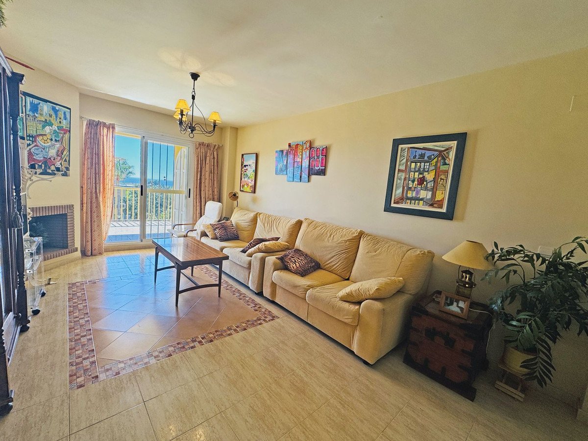 Helle Wohnung mit Meerblick, 21 m² Terrasse und Swimmingpool, Calahonda, Spanien
