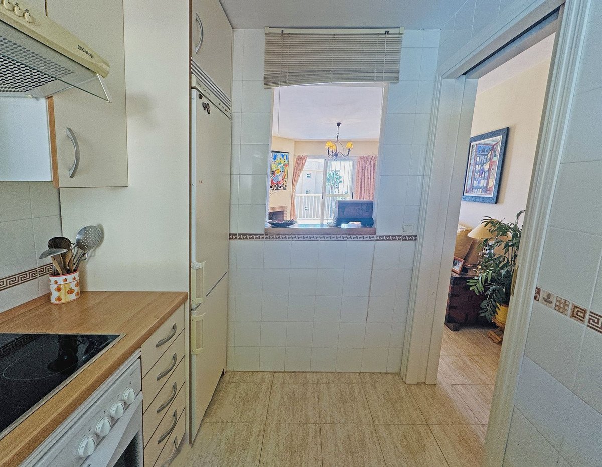 Helle Wohnung mit Meerblick, 21 m² Terrasse und Swimmingpool, Calahonda, Spanien