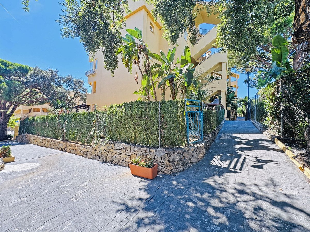 Helle Wohnung mit Meerblick, 21 m² Terrasse und Swimmingpool, Calahonda, Spanien