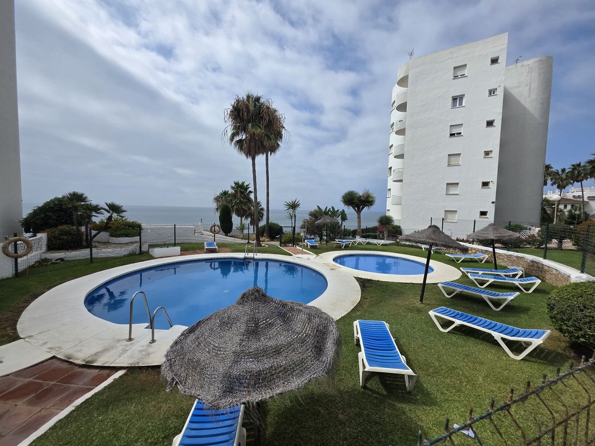 Einzigartige Ferienwohnung in erster Strandreihe mit Meerblick, Calahonda, Spanien