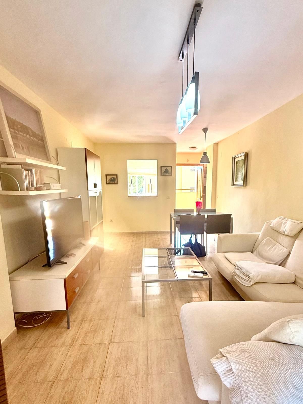 Helle Eckwohnung mit 22 m² Terrasse und Swimmingpool in Strandnähe, Calahonda, Spanien