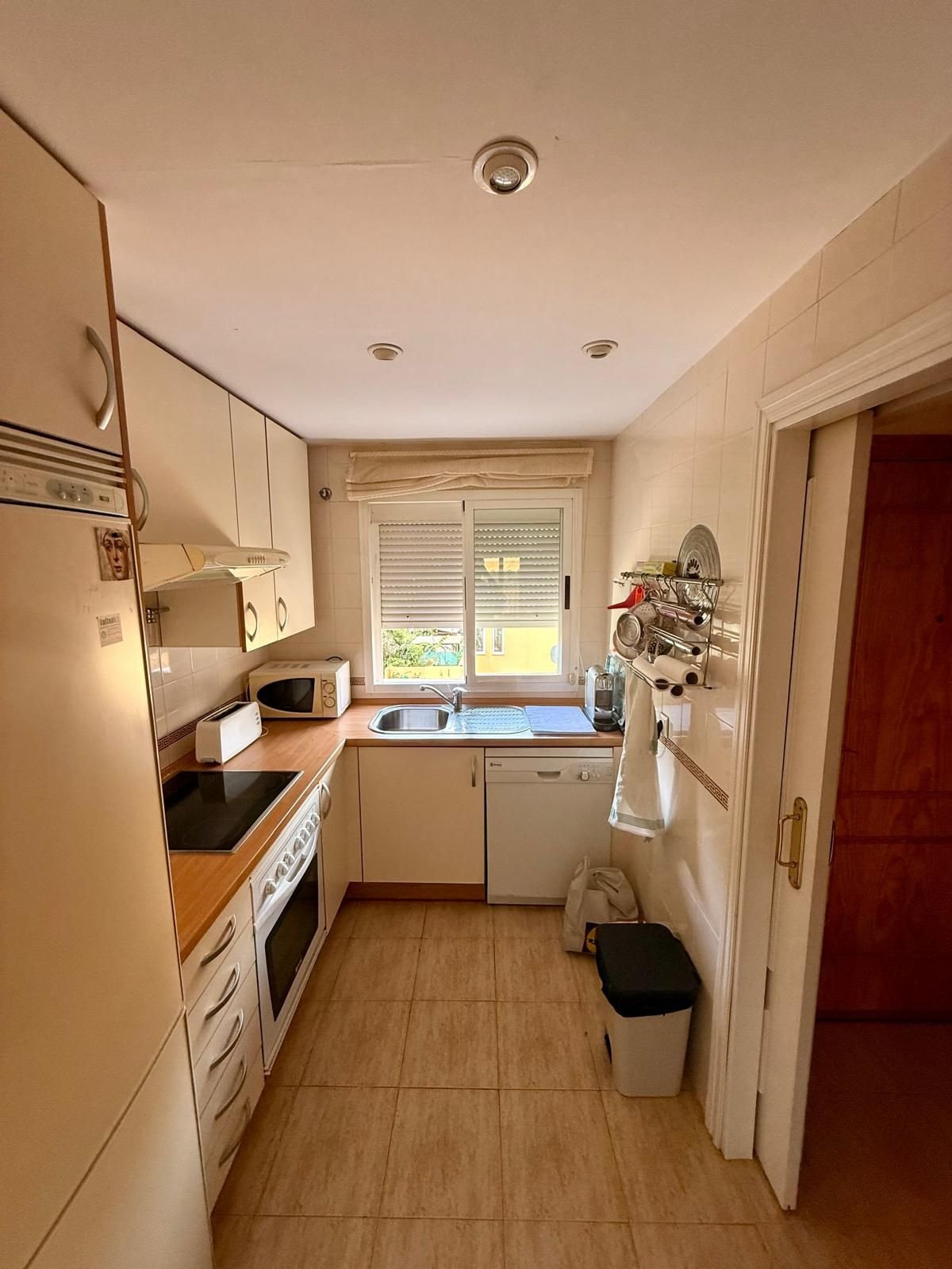 Helle Eckwohnung mit 22 m² Terrasse und Swimmingpool in Strandnähe, Calahonda, Spanien