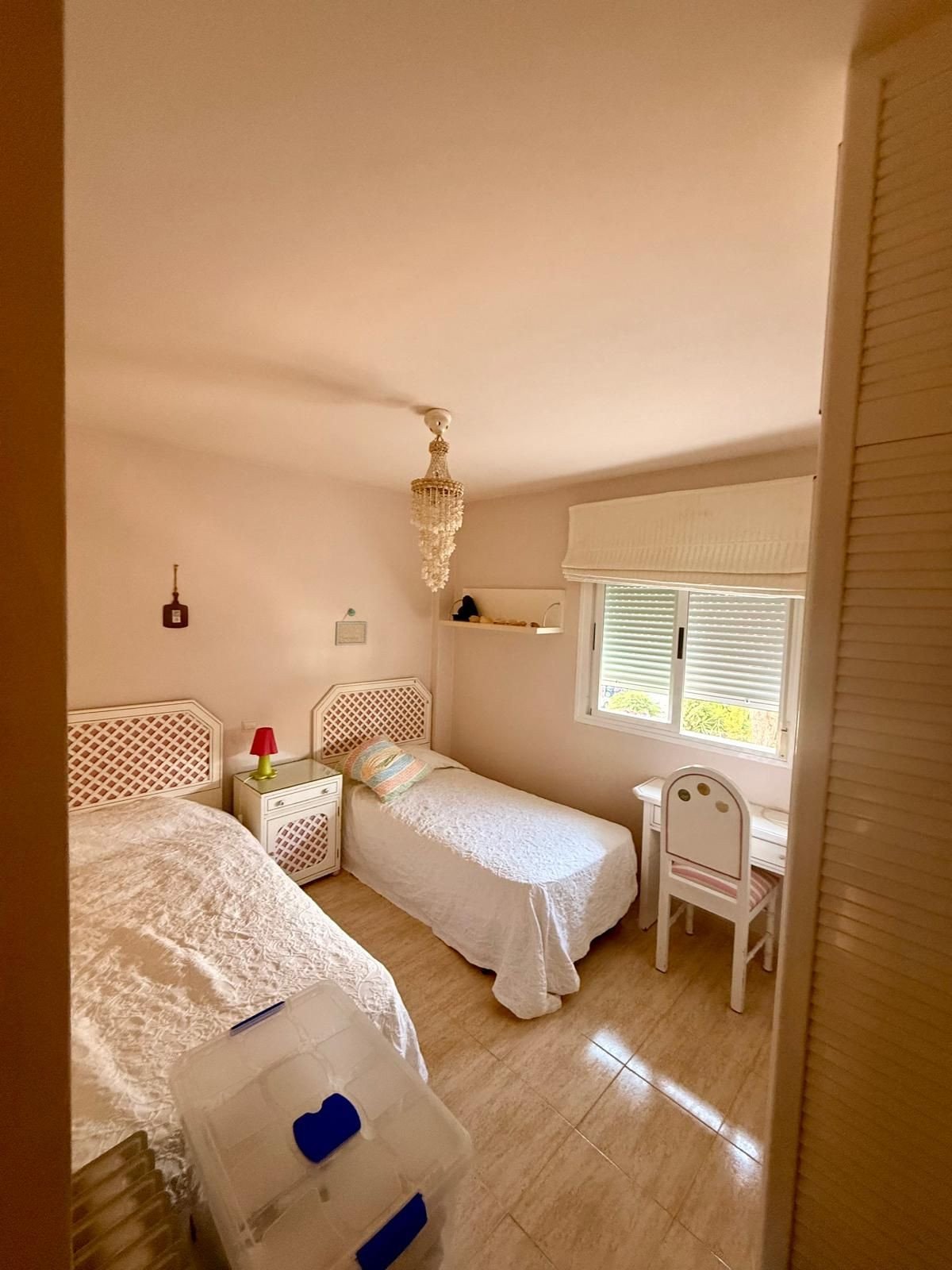 Helle Eckwohnung mit 22 m² Terrasse und Swimmingpool in Strandnähe, Calahonda, Spanien