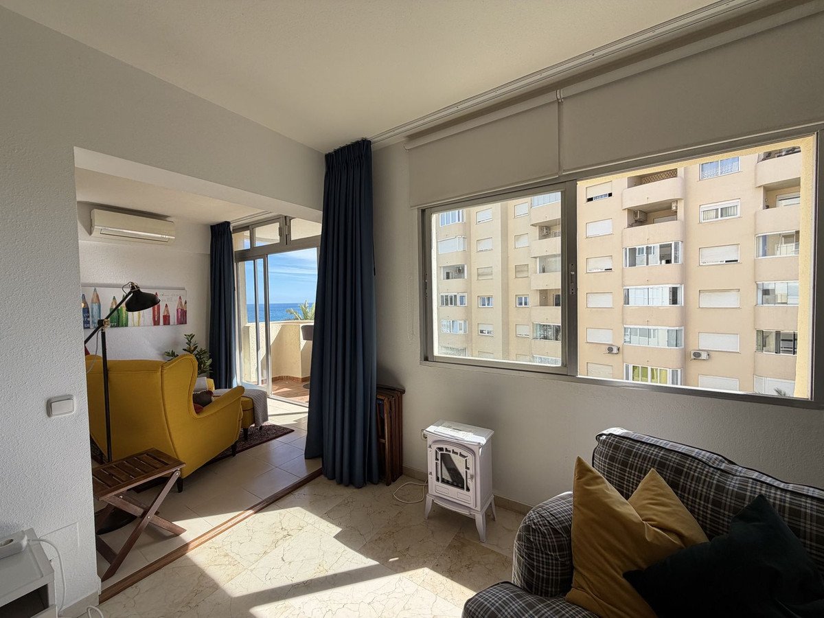 Apartment mit Meer- und Yachthafenblick in der Residenz Puerto Paraíso, Estepona, Spanien