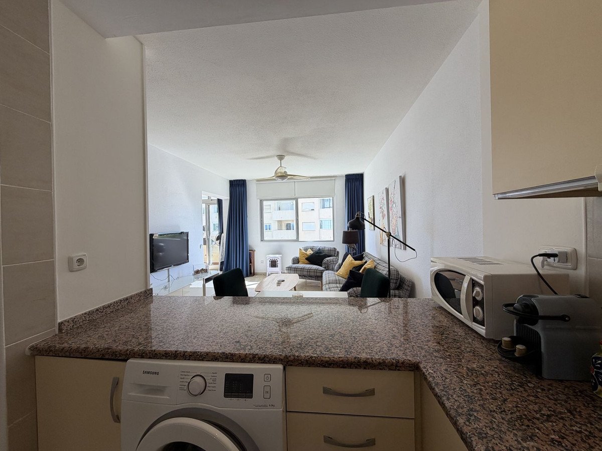 Apartment mit Meer- und Yachthafenblick in der Residenz Puerto Paraíso, Estepona, Spanien
