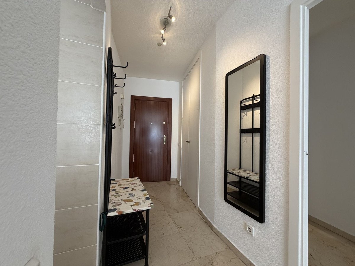 Apartment mit Meer- und Yachthafenblick in der Residenz Puerto Paraíso, Estepona, Spanien