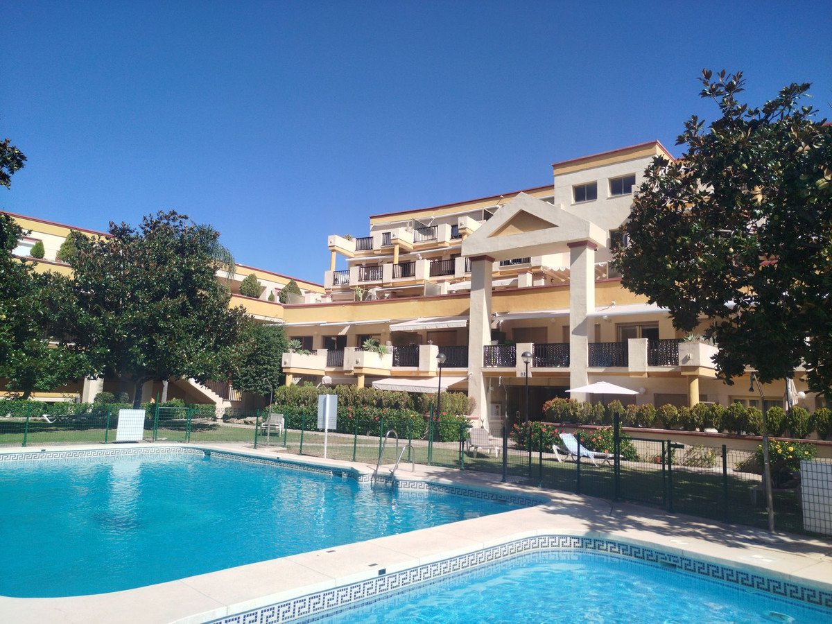 Apartment in erster Strandreihe mit 22 m² Terrasse und Meerblick, Marbella, Spanien