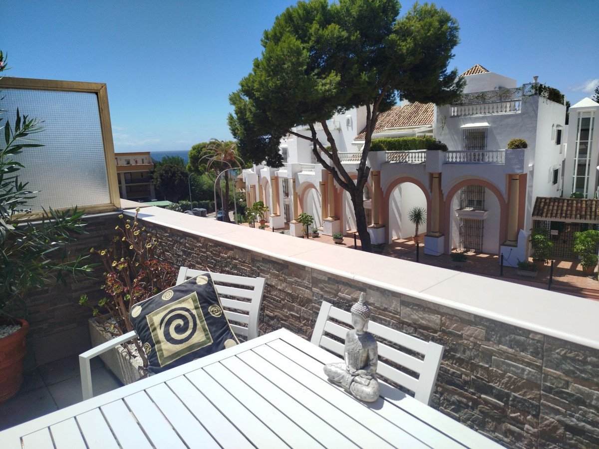 Apartment in erster Strandreihe mit 22 m² Terrasse und Meerblick, Marbella, Spanien