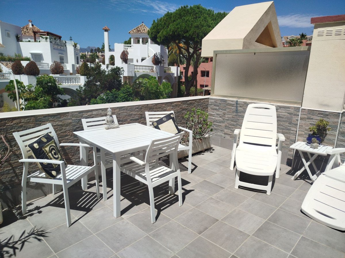Apartment in erster Strandreihe mit 22 m² Terrasse und Meerblick, Marbella, Spanien
