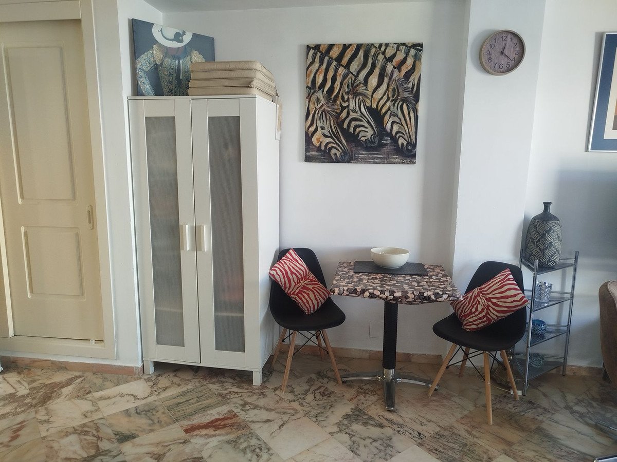 Apartment in erster Strandreihe mit 22 m² Terrasse und Meerblick, Marbella, Spanien