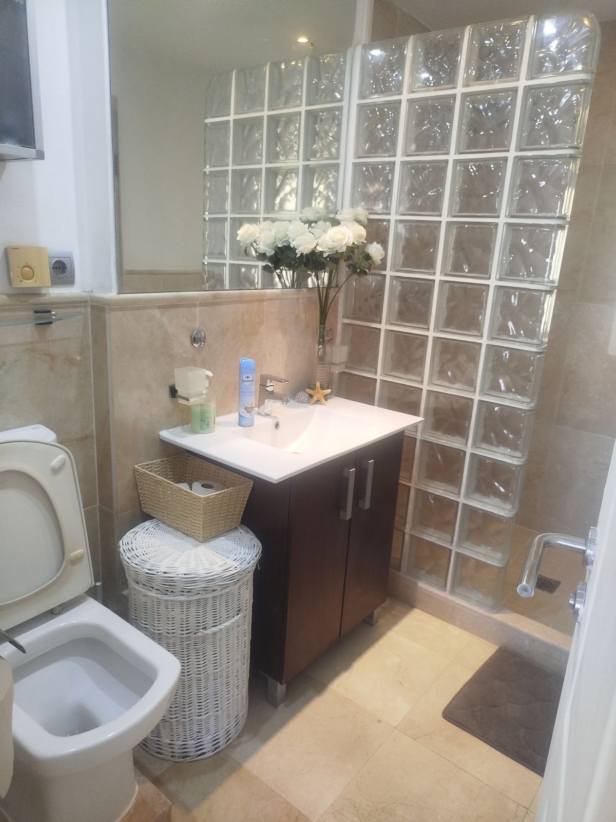 Apartment in erster Strandreihe mit 22 m² Terrasse und Meerblick, Marbella, Spanien