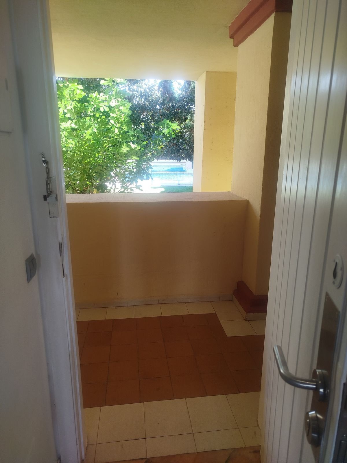 Apartment in erster Strandreihe mit 22 m² Terrasse und Meerblick, Marbella, Spanien