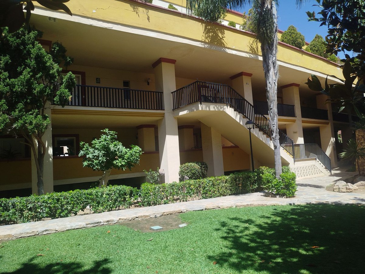 Apartment in erster Strandreihe mit 22 m² Terrasse und Meerblick, Marbella, Spanien