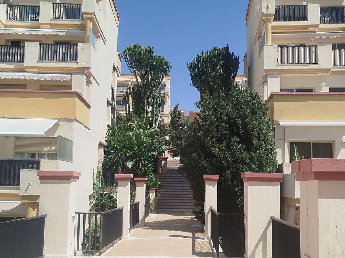 Apartment in erster Strandreihe mit 22 m² Terrasse und Meerblick, Marbella, Spanien