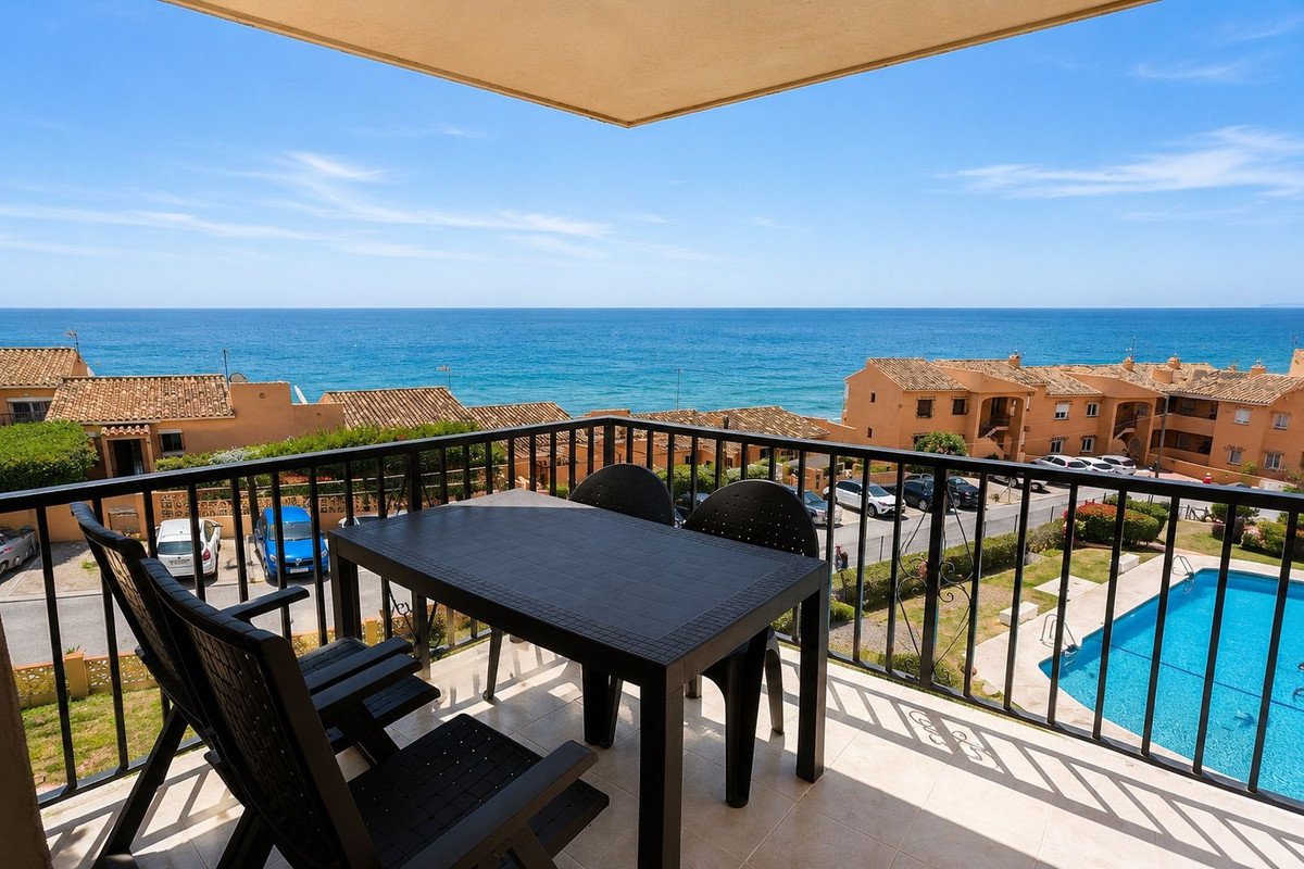 Zwei-Zimmer-Apartment mit Terrasse und Meer- und Leuchtturmblick, Mijas, Spanien