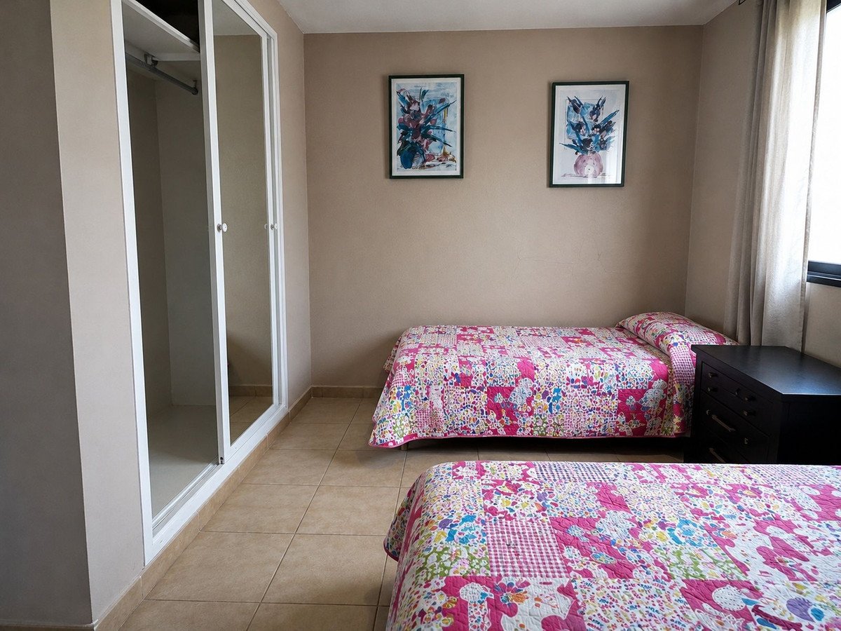 Zwei-Zimmer-Apartment mit Terrasse und Meer- und Leuchtturmblick, Mijas, Spanien