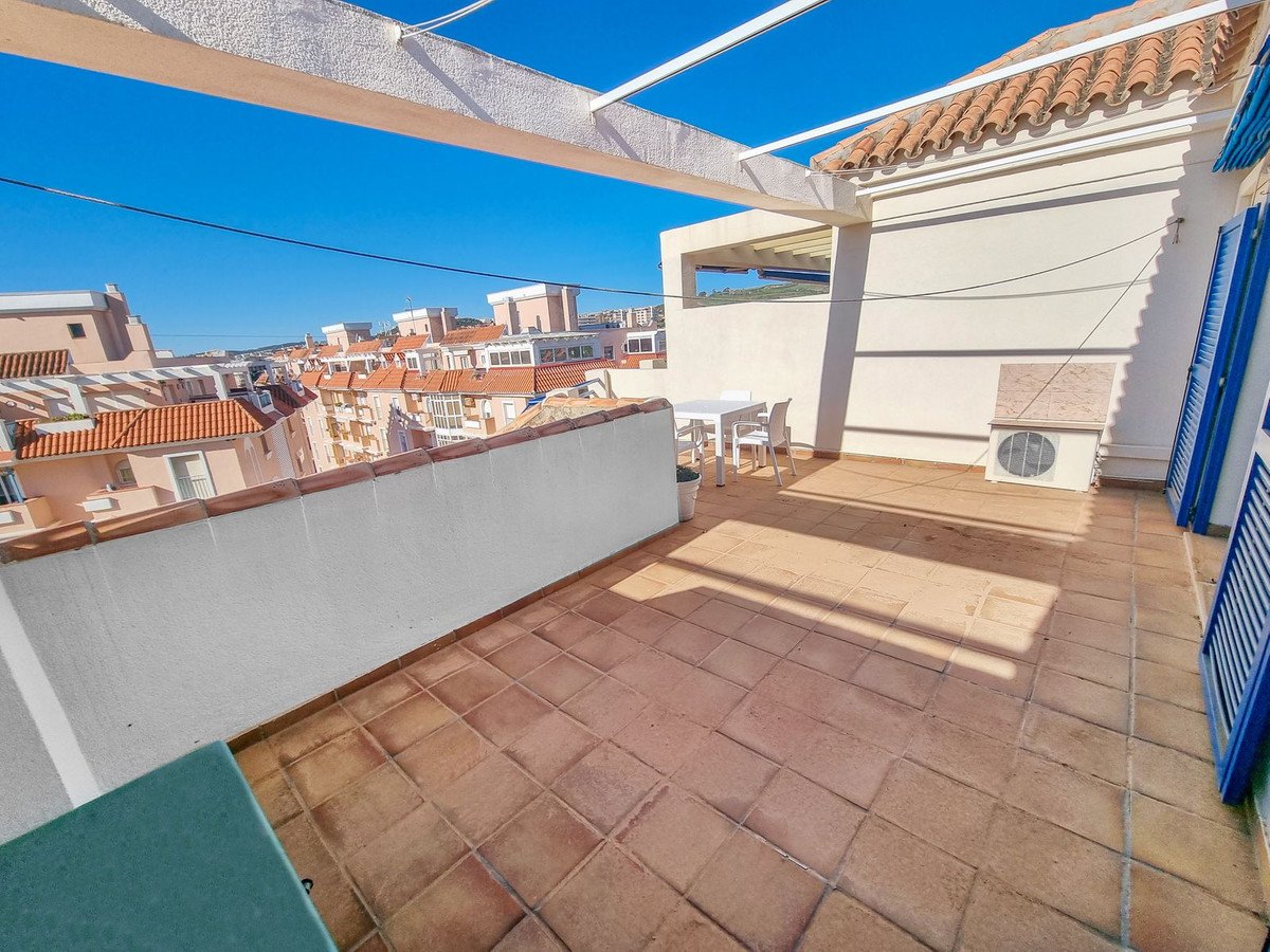 Penthouse in erster Strandreihe mit 40 m² Terrasse und Garage, Manilva, Spanien