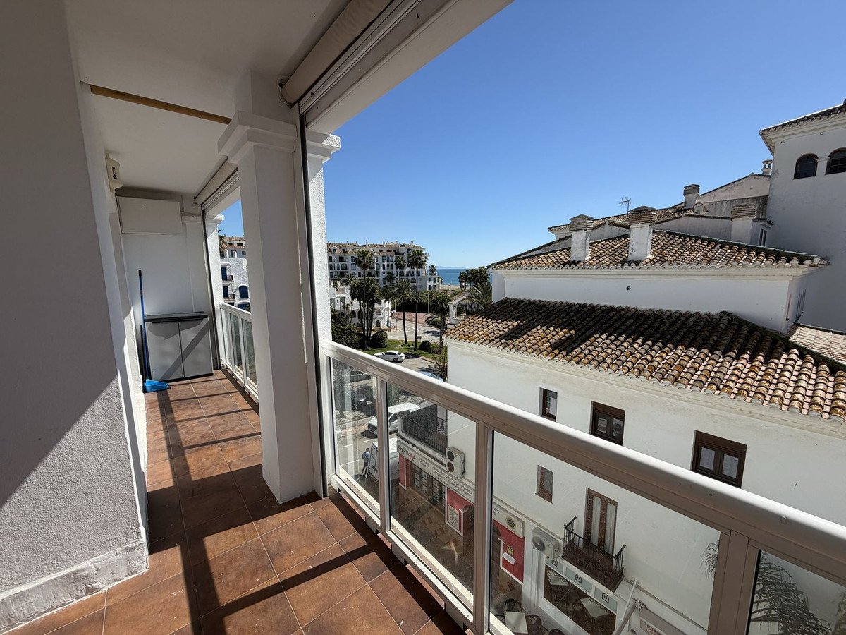 Gemütliche, renovierte Dachgeschosswohnung am Yachthafen mit Meerblick, Manilva, Spanien