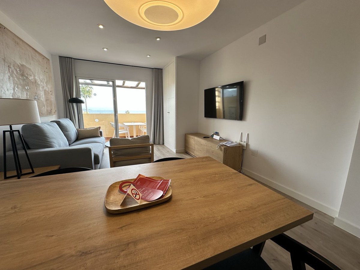 Renovierte Maisonette-Wohnung in einem Strandresort mit Meerblick, Mijas, Spanien