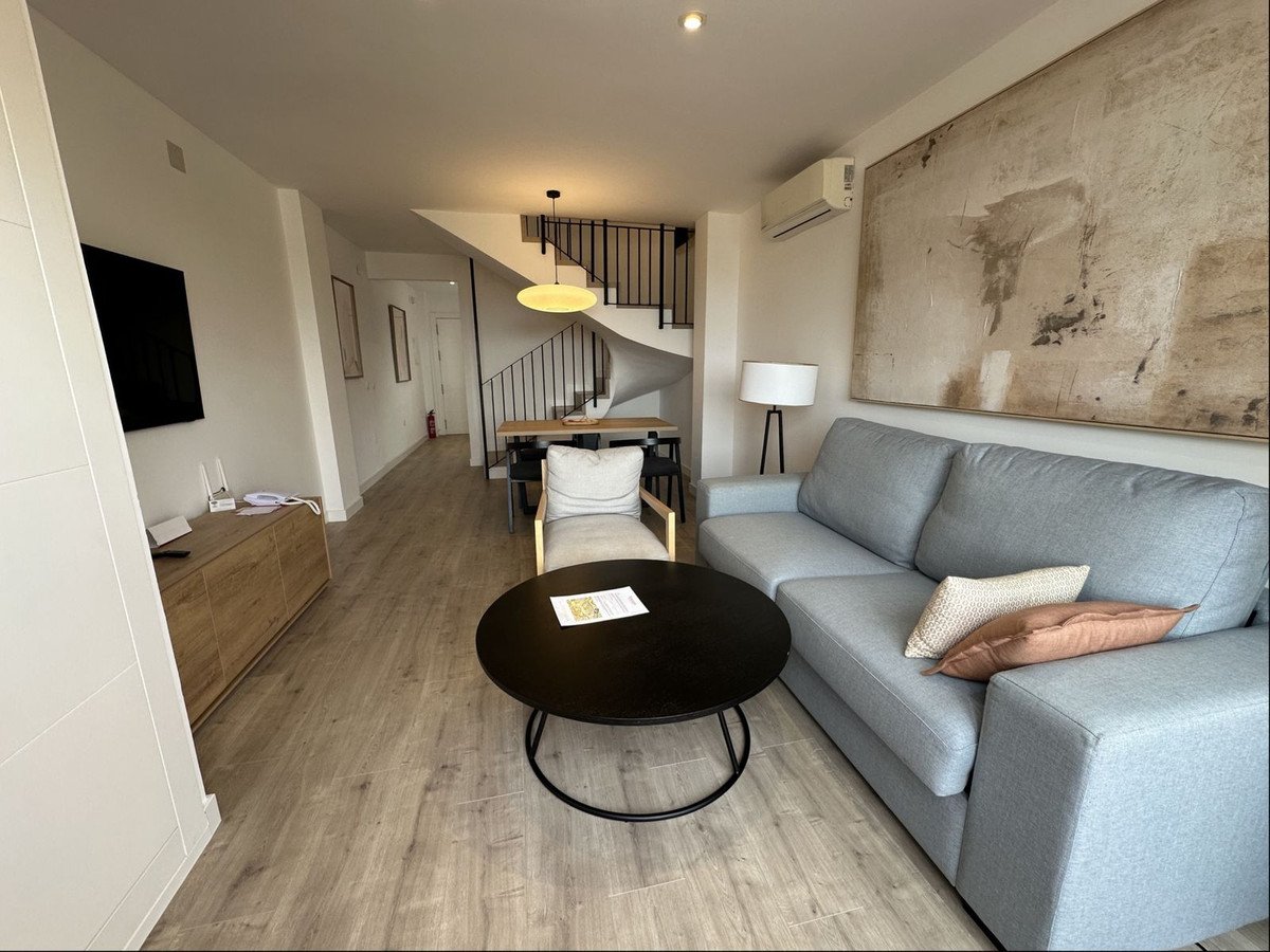 Renovierte Maisonette-Wohnung in einem Strandresort mit Meerblick, Mijas, Spanien