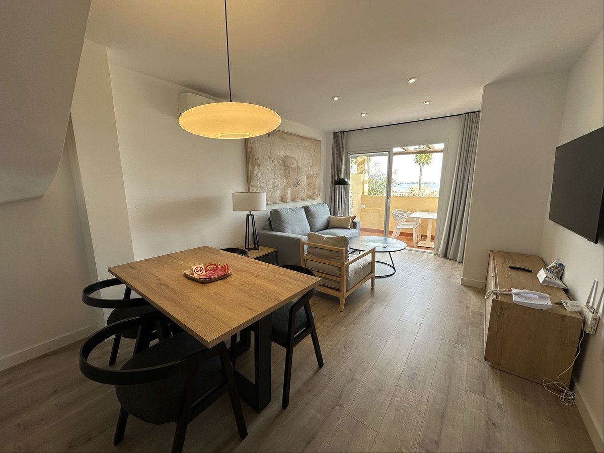 Renovierte Maisonette-Wohnung in einem Strandresort mit Meerblick, Mijas, Spanien