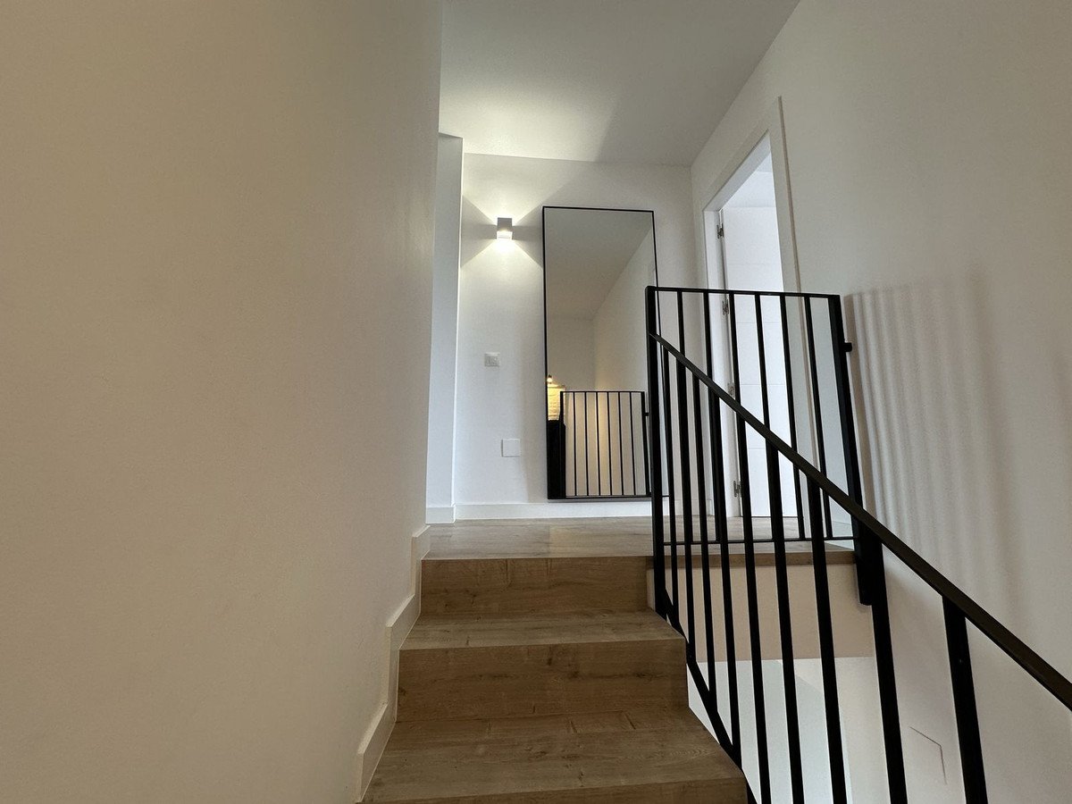Renovierte Maisonette-Wohnung in einem Strandresort mit Meerblick, Mijas, Spanien