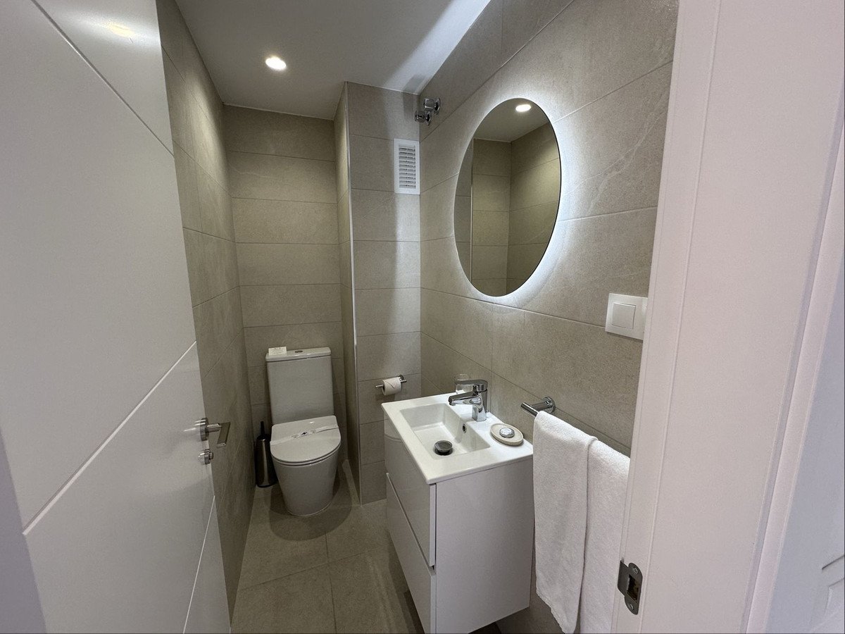 Renovierte Maisonette-Wohnung in einem Strandresort mit Meerblick, Mijas, Spanien