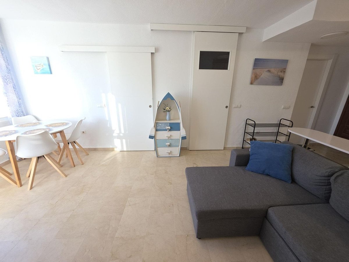 Ferienwohnung in erster Strandreihe am Strand von Santa Amalia mit Pool und Meerblick, Fuengirola, Spanien