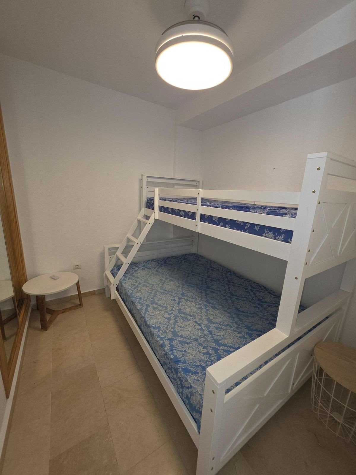 Ferienwohnung in erster Strandreihe am Strand von Santa Amalia mit Pool und Meerblick, Fuengirola, Spanien