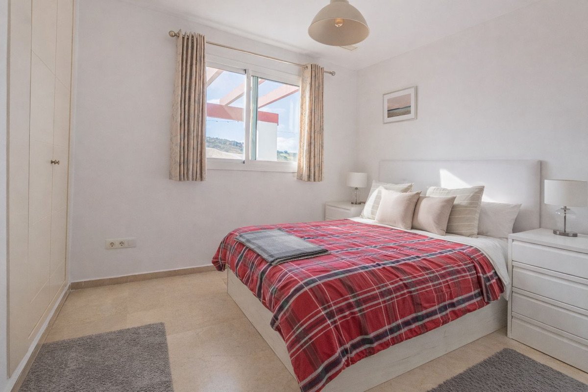 Penthouse mit 71 m² Terrasse, zwei Parkplätzen und Meer- und Golfblick, San Roque, Spanien