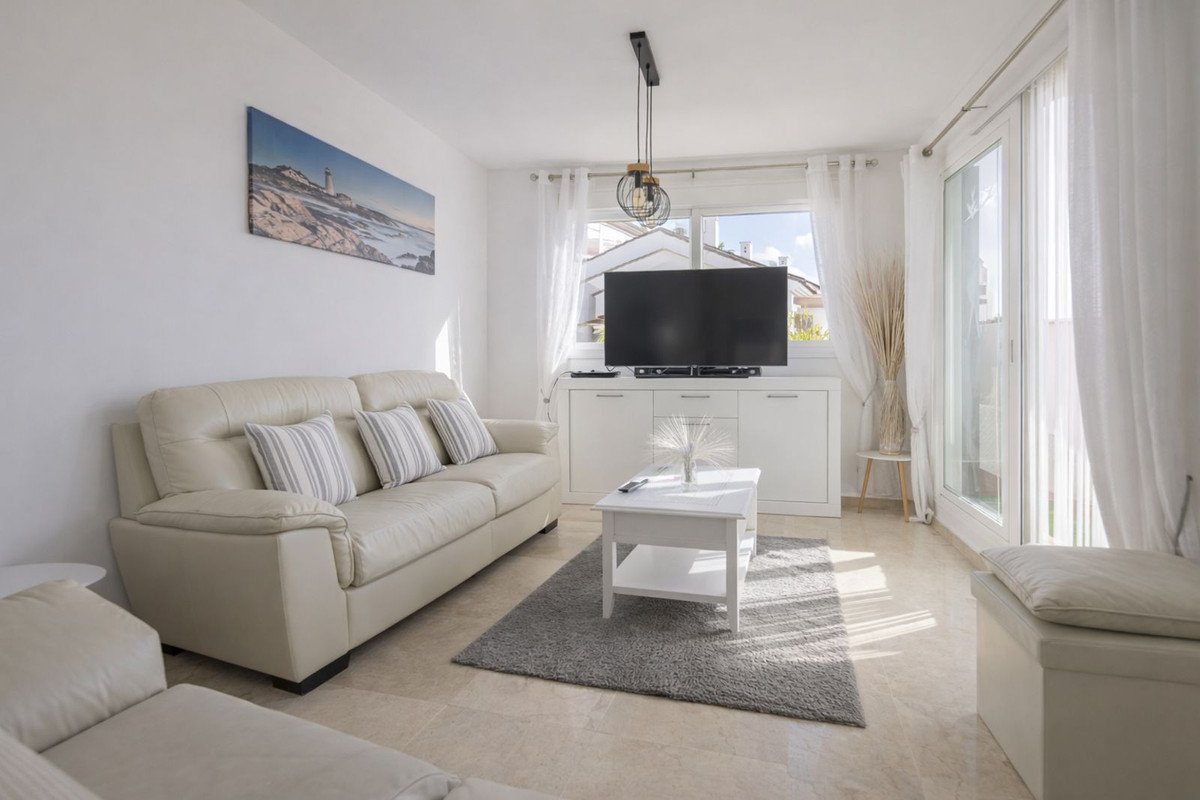 Penthouse mit 71 m² Terrasse, zwei Parkplätzen und Meer- und Golfblick, San Roque, Spanien